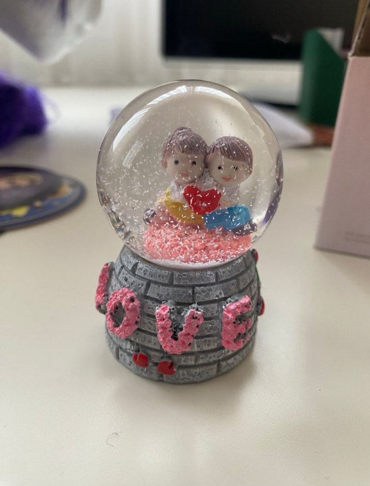 Renkli Pembe Aşıklar Kar Küresi - Görsel 5