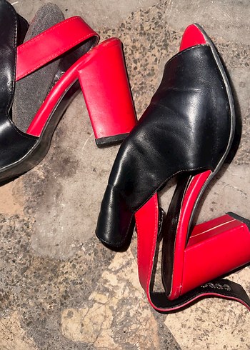 Kırmızı Siyah Tokalı Blok Topuklu Kadın ayakkabı - Görsel 4