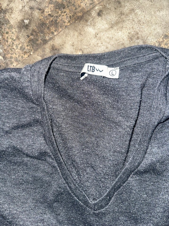 Gri V Yaka Uzun Kollu Bluz - Görsel 3