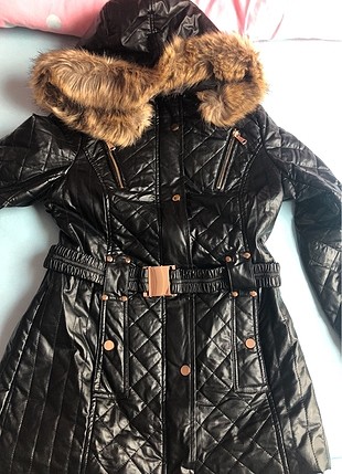 Parlak şişme mont