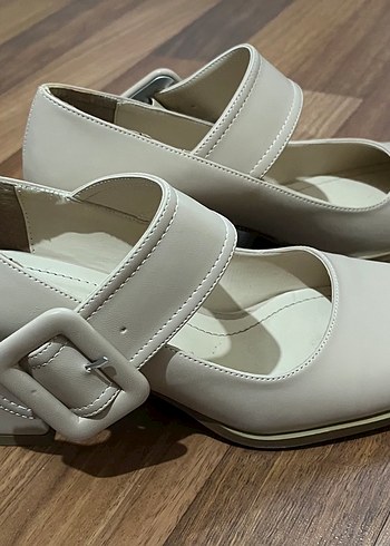 Bej Tokalı Kadın Klasik Topuklu Ayakkabı - Görsel 3