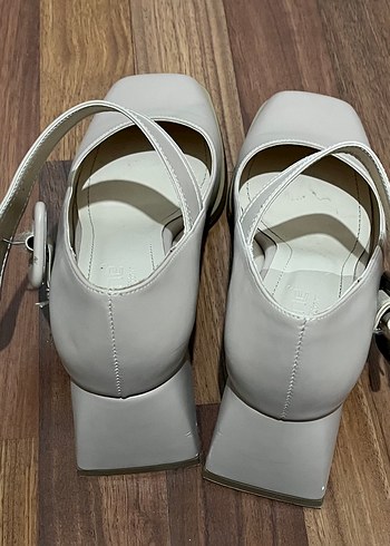 Bej Tokalı Kadın Klasik Topuklu Ayakkabı - Görsel 2