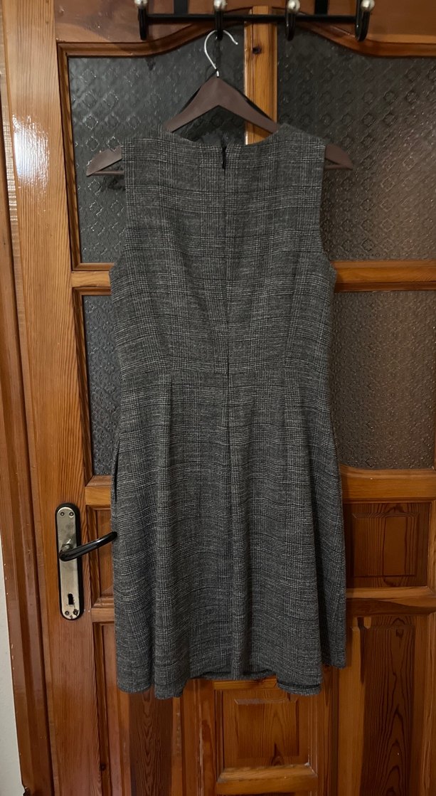 Belden oturtmalı elbise - Görsel 3