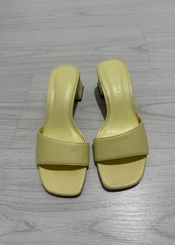 Sarı Kadın Topuklu Terlik