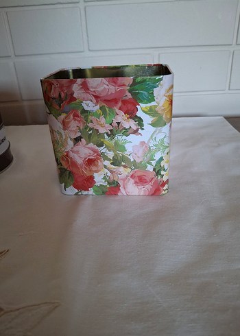Çiçek ve Desenli Metal Kutular - Görsel 8