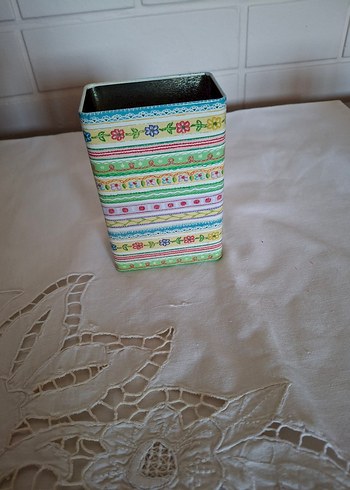 Beden çeşitli Renk Çiçek ve Desenli Metal Kutular