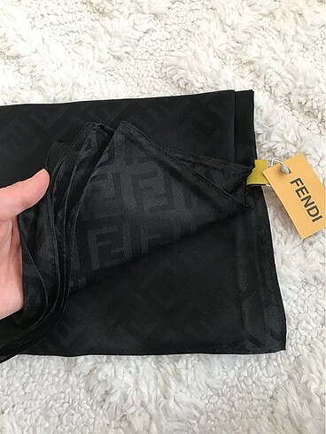 Beden Fendi eşarp şal