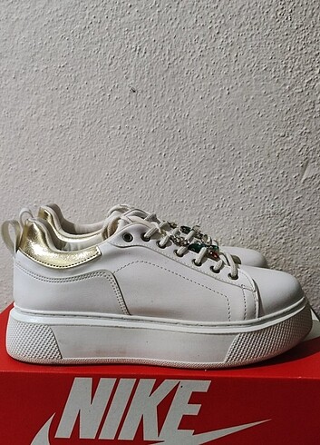 39 Beden beyaz Renk Taşlı sneakers