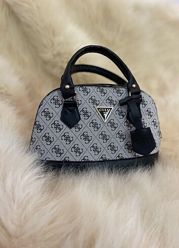 Diğer GUESS kadın kol çantası
