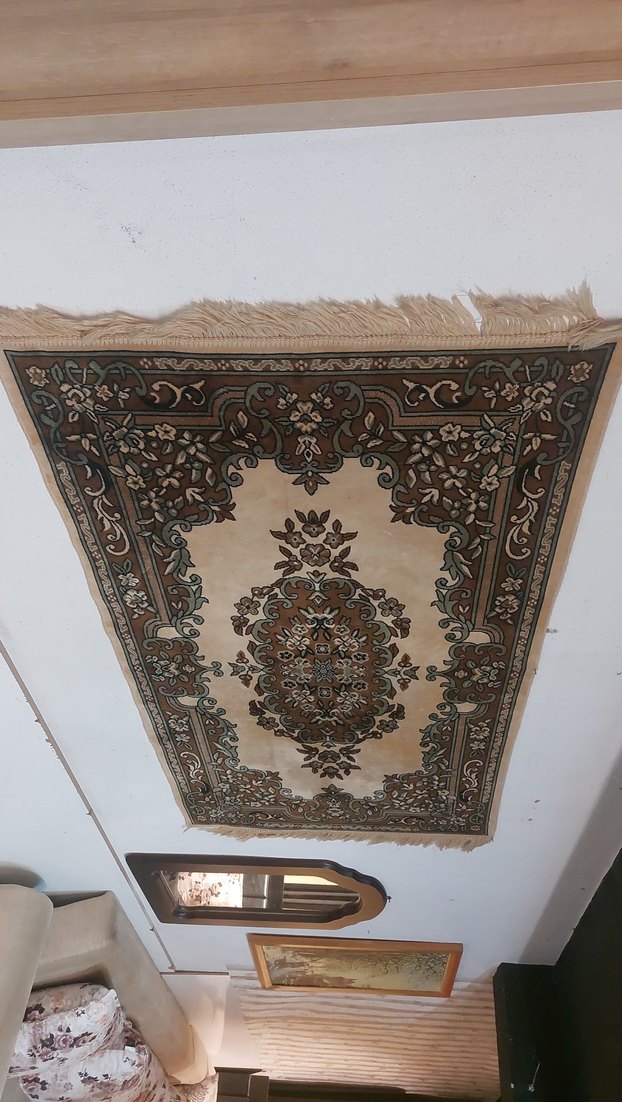 Koyu Kahverengi Desenli Geleneksel Duvar Halısı - Görsel 3