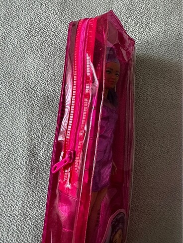 Beden Renk Sıfır Kutusunda Barbie Bebek