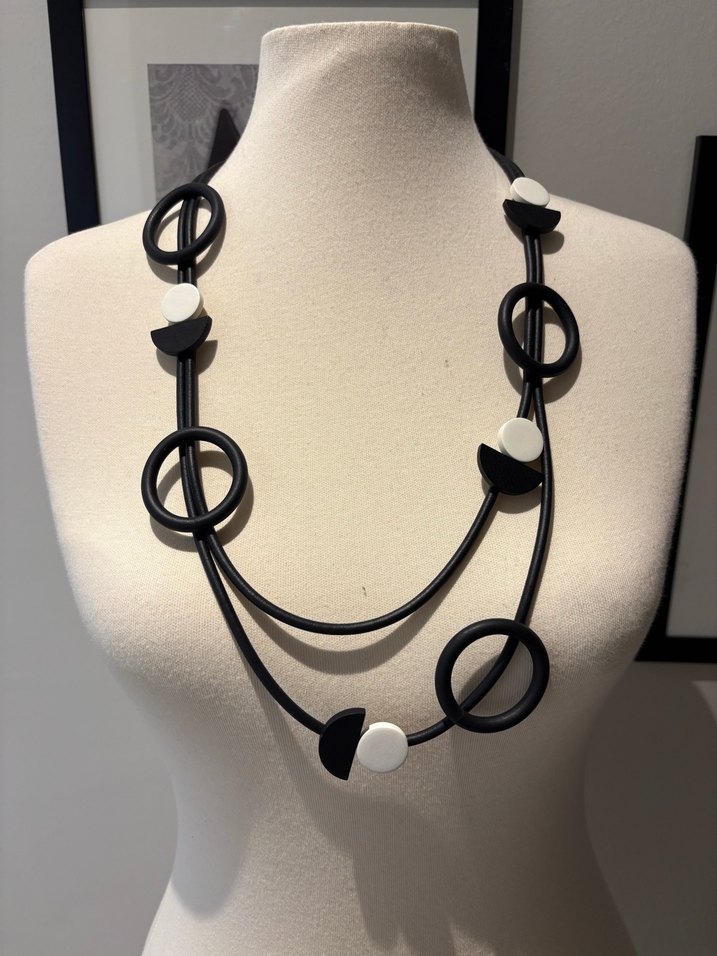 Geometrik Siyah Beyaz Kolye - Görsel 3