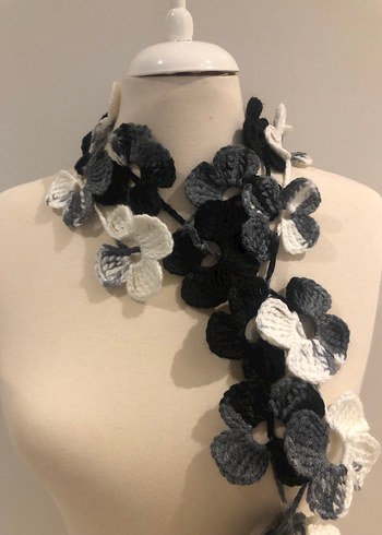 Gri Tığ İşi Çiçekli Kadın Fular - Görsel 3