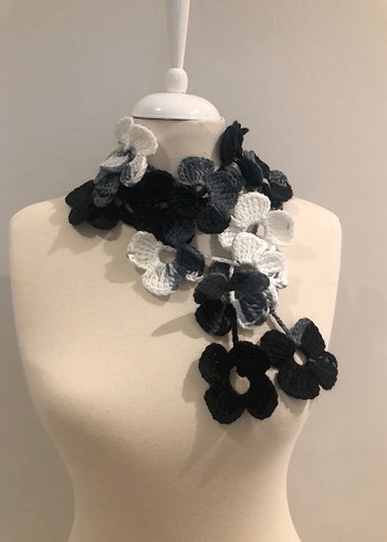 Gri Tığ İşi Çiçekli Kadın Fular - Görsel 4