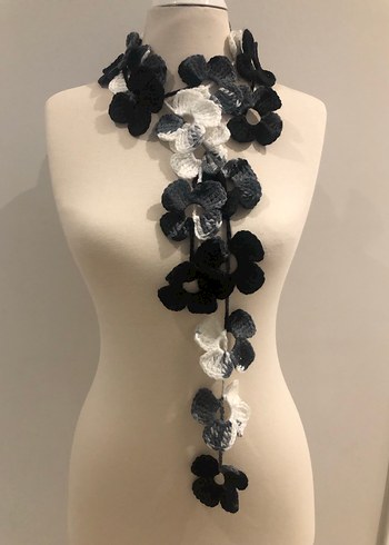 Gri Tığ İşi Çiçekli Kadın Fular - Görsel 2