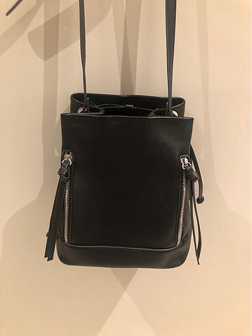 Pull & Bear marka siyah askılı çanta