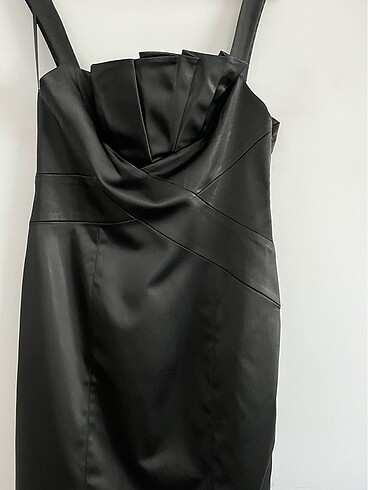 42 Beden siyah Renk Askılı arkası yırtmaçlı elbise