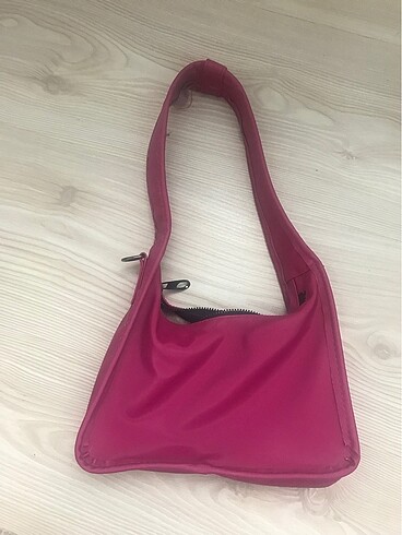 Pembe çanta