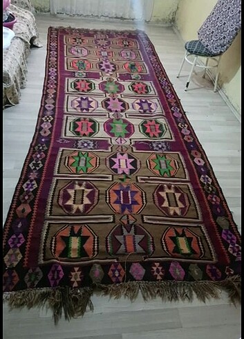Eski antik Kars halısı yemeni