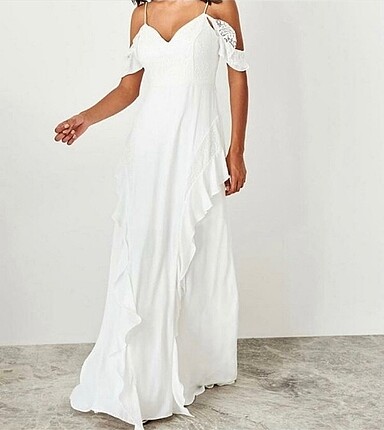 Beyaz dış çekim elbisesi