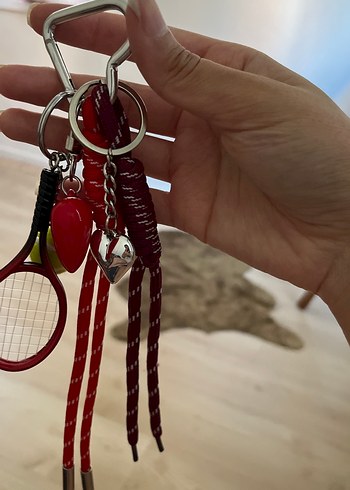 Diğer Kırmızı Püsküllü Tenis Temalı çanta charmı ya da anahtarlık