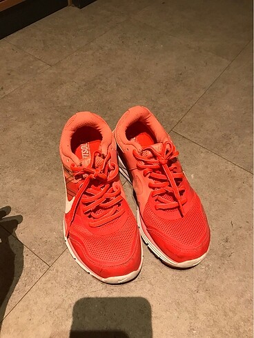 37 Beden Nike koşu ayakkabısı