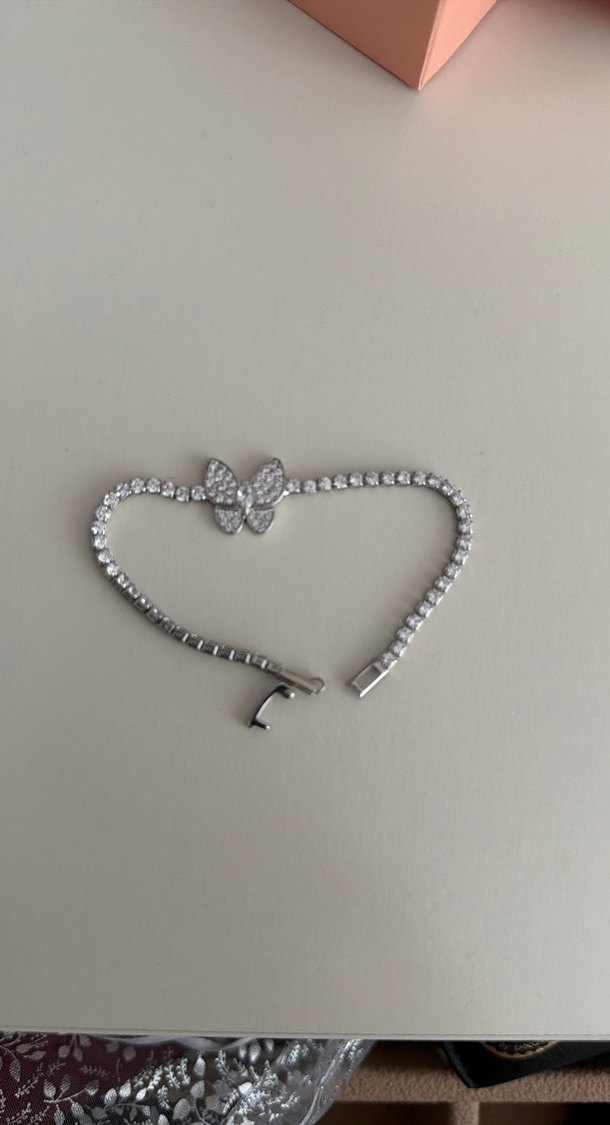 Kelebek Detaylı Işıltılı Bileklik - Görsel 2