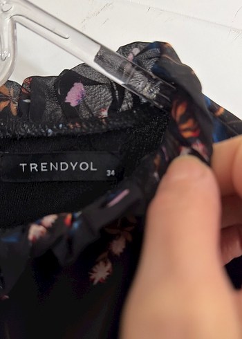 Uzun Kollu Fırfırlı Siyah Midi Elbise - Görsel 3