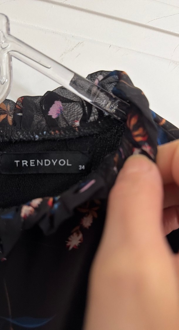 Uzun Kollu Fırfırlı Siyah Midi Elbise - Görsel 3