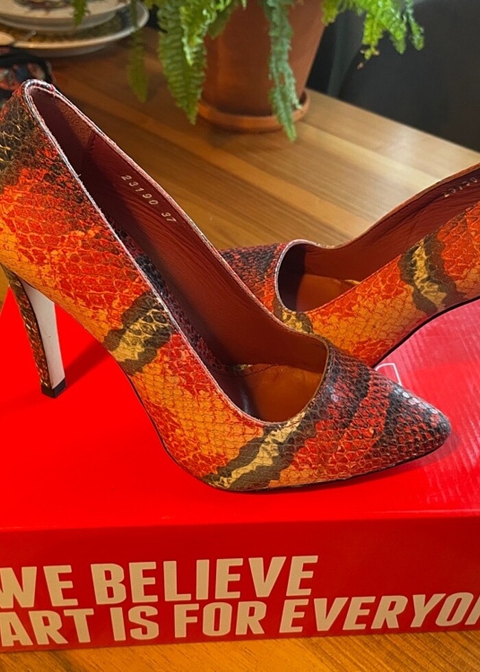 Hotiç Gerçek Deri Kadın Stiletto ve Culutch Çanta - Görsel 2