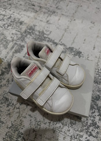 22 Beden Çocuk Beyaz Adidas Spor Ayakkabı