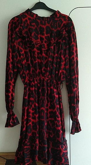 leopar desenli kırmızı elbise