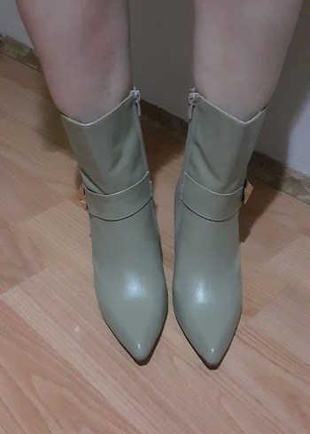 Zara Bej Deri Stiletto Topuklu Kadın Bot