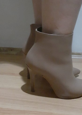 Zara Bej Süet Stiletto Topuklu Kadın Bot
