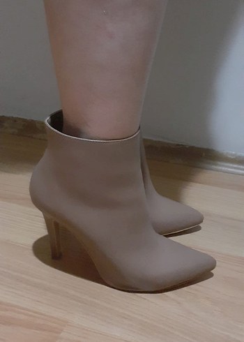 Bej Süet Stiletto Topuklu Kadın Bot