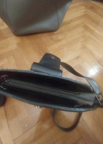 Beden gri Renk Guess Gri Süet Tokalı Kadın Çanta