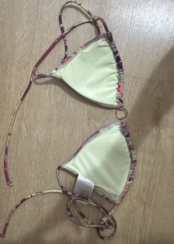 H&M marka Boncuk Detaylı Renkli Bağlamalı Mini Bikini Üstü - Görsel 4