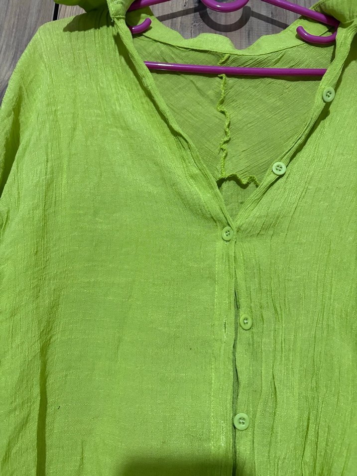 Düğmeli Yeşil  Gömlek - Görsel 2