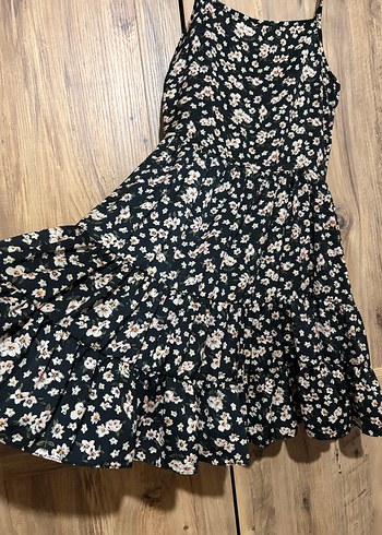 Çiçek Desenli Siyah Askılı  Elbise - Görsel 3