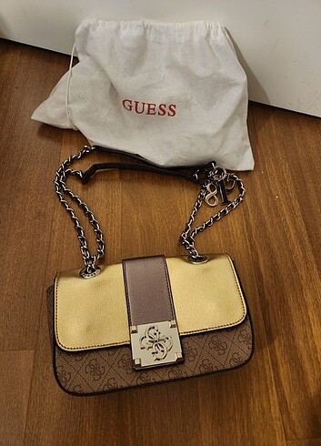 Guess kol çantası