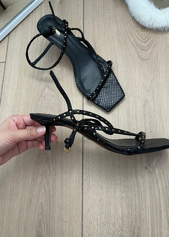 37,5 Beden Zara Siyah Deri Yılan Desenli Topuklu Sandalet