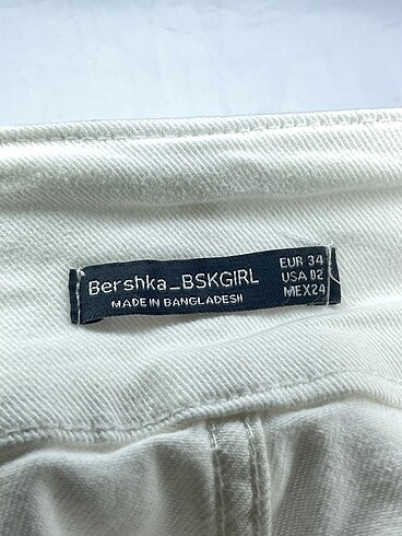 34 Beden beyaz Renk Bershka Skinny %70 İndirimli.