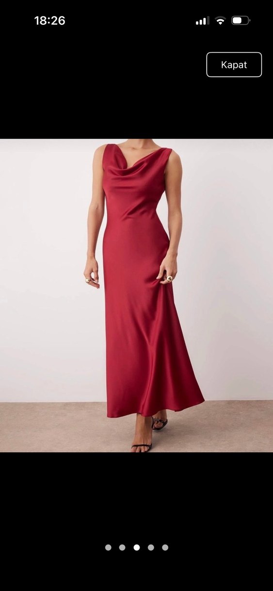 Zara Kırmızı Saten V Yaka Uzun Elbise - Görsel 2