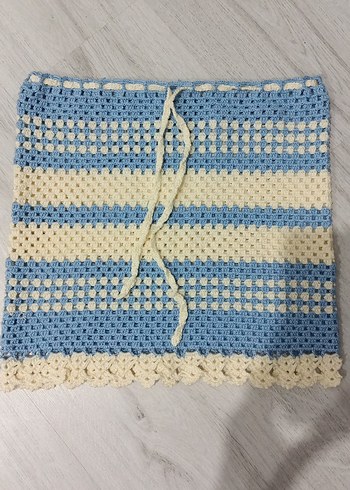 Pastel mavi ve krem el örgüsü pareo