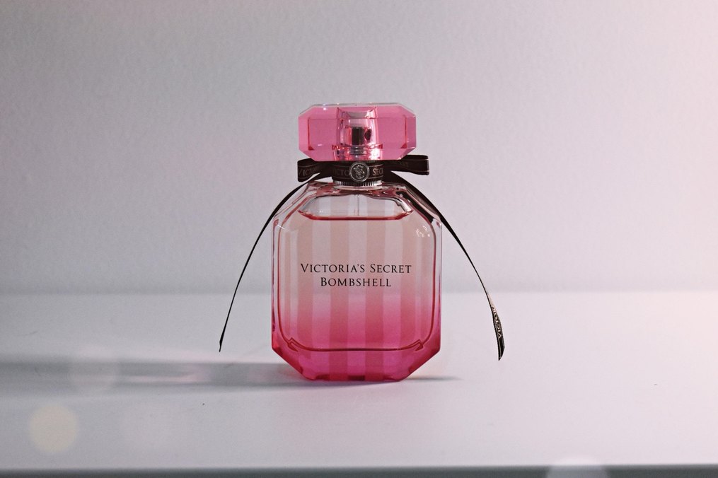Victoria's Secret Bombshell Kadın Parfümü 100 ml - Görsel 2