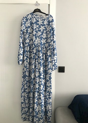 Mavi Çiçekli Uzun Piliseli Elbise - Görsel 2