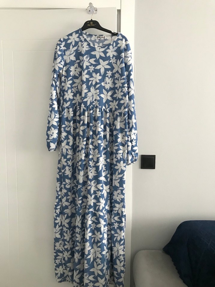 Mavi Çiçekli Uzun Piliseli Elbise - Görsel 2