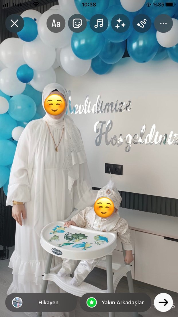 Beyaz Uzun Drapeli Saten Tesettür Elbise - Görsel 2