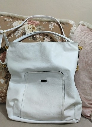 Beyaz çanta 