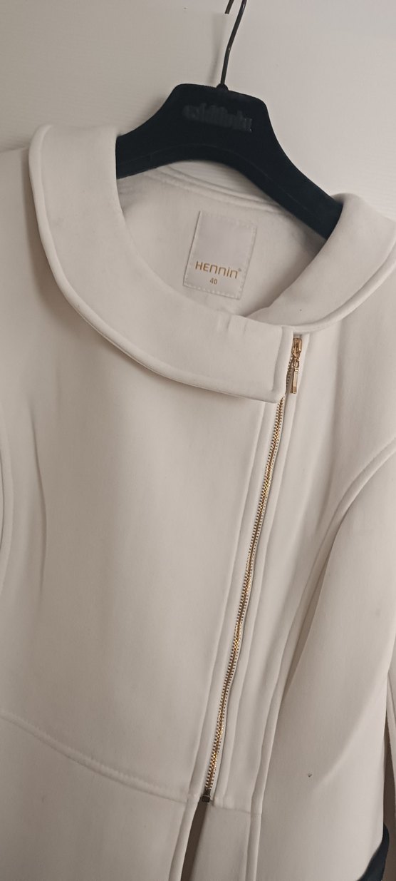 Kemer Detaylı beyaz kaban - Görsel 5